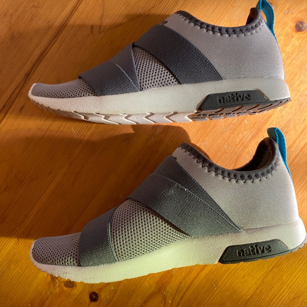 Native Kids Sneakers in Gray and Teal. Size 1